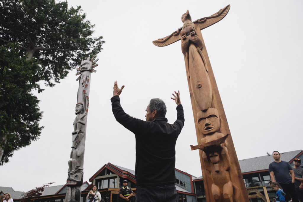 Joe Martin gesturing to the cinnul (totem)