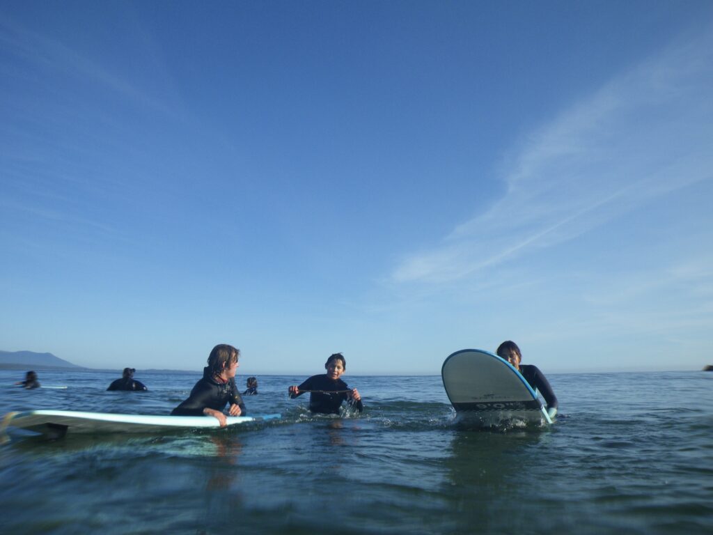 mułaa Rising Tide Surf Society